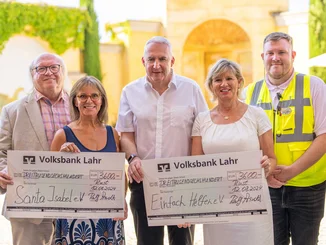 At the international Europa-Park Cup organised by SV Rust, all proceeds were donated to Santa Isabel e. V. and Einfach Helfen e. V., with each organisation receiving €3,600.