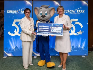 Mauritia Mack (right) and Edith Schreiner (left) were delighted with a donation of €32,500 - more than ever before.
