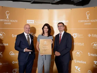 Miriam Mack receives the Corporate Health Award for the FeelGood company health management programme.