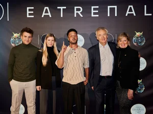 Alexia Mack avec son partenaire, ses parents Jürgen et Mauritia Mack et l'influenceur/comédien « Cossu » à Eatrenalin.