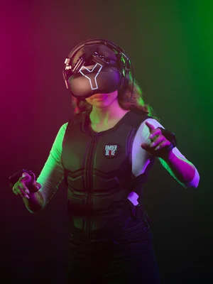A player at YULLBE, equipped with the VR headset.