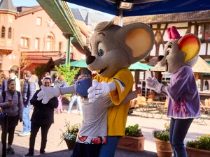Ed Euromaus et Edda Euromausi lors d'une rencontre organisée avec des enfants à Europa-Park.