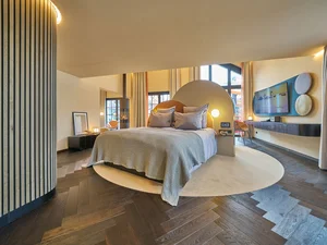 The Premium Penthouse Suite at hotel 'Krønasår' with private steam room and rotating bed.