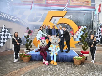Roland and Jürgen Mack together with Michael, Thomas, Ann-Kathrin and Frederik Mack in front of the grandstand at the GRAND PRIX EDventure attraction.