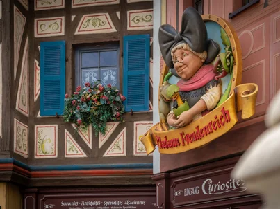 The attraction Madame Freudenreich Curiosités at Europa-Park from outside.