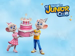 Ed & Edda celebrate the 10th birthday of the JUNIOR CLUB with a large birthday cake and party hats.