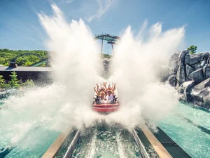 Le grand huit aquatique Krampus Expédition de MACK Rides à Nigloland.