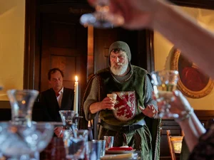Minstrels and jugglers accompany the Alemannic medieval banquet.