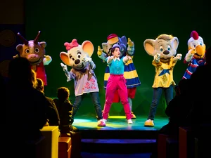 Toutes les mascottes d’Europa-Park lors du JUNIOR CLUB Show.
