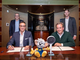 Nicolas Mack, Michael Mack, Hans Jürgen Kalmbach et Frank Semling de Hansgrohe SE lors de la prolongation du contrat.