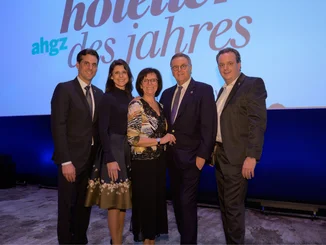 Familie Mack gemeinsam bei der Verleihung für die Auszeichnung "Hotelier des Jahres".