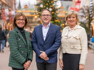 Marianne Mack, donor Christian Paatsch and Mauriatia Mack at Europa-Park.