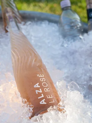 Enjoy ALZA Le Rosé chilled.