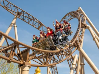 Le grand huit Helios, construit par MACK Rides pour le parc de loisirs Fantasiana de Straswalchen.
