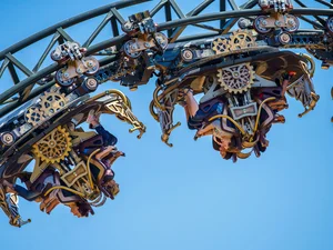 Le grand huit en acier Time Traveler de MACK Rides ouvert en 2018 au parc de loisirs Silver Dollar City.