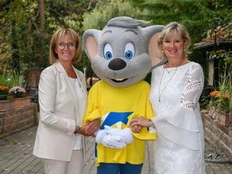 Marianne Mack (left), Mauritia Mack (right) and Ed Euromaus (centre).