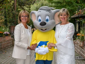 Marianne Mack (left), Mauritia Mack (right) and Ed Euromaus (centre).