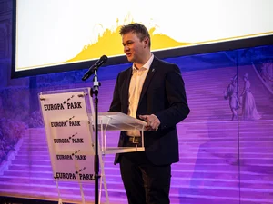 Frederik Mack gives a speech on stage at the Jubilarian gala.