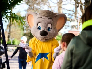 Ed Euromaus, la mascotte d'Europa-Park, lors d'une rencontre avec les visiteurs du parc.