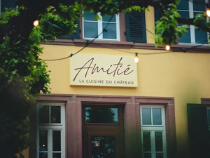 Exterior view of the Amitié – La Cuisine du Château restaurant in Alsace.