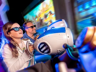S’affronter en s’amusant - GRAND PRIX EDventure Père et fille s’affrontent dans l’attraction GRAND PRIX EDventure à Europa-Park.