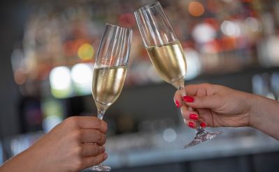Zwei Gläser Sekt