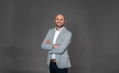 Portrait von Jonathan Kern – Veranstaltungsleiter im Bereich Confertainment des Europa-Park Erlebnis-Resorts. 