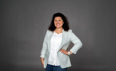 Portrait von Natalie Mowlavirdy – Veranstaltungsleiterin im Bereich Confertainment des Europa-Park Erlebnis-Resorts.