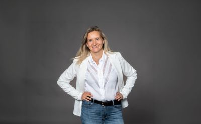 Portrait von Nathalie Andrieux – Sachbearbeiterin Confertainment Groups im Europa-Park Erlebnis-Resort.
