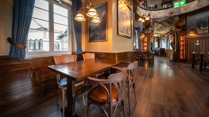 Authentiek Scandinavisch interieur in het Fjord Restaurant in Europa‑Park.