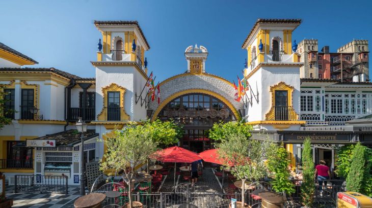 Il quartiere tematico spagnolo dell’Europa-Park in estate.