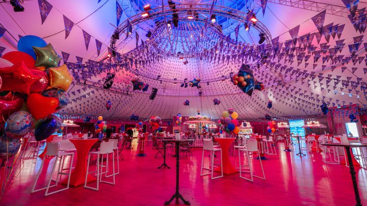 Der Europa-Park Dome mit Dekoration zum 50 jährigen Jubiläum