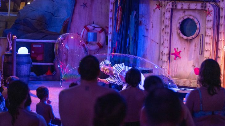 Die spektakuläre Seifenblasen-Show mit Hammou "Rulantica Magic Bubbles" während des Nordischen Lichterfests.