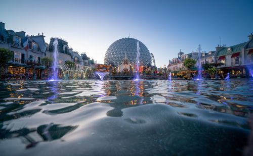 Vue sur le quartier français avec Eurosat – CanCan Coaster en arrière-plan.