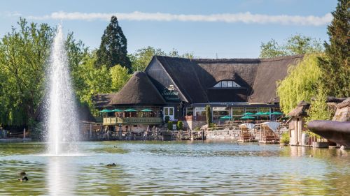 Le restaurant du lac dans le quartier autrichien d’Europa-Park.