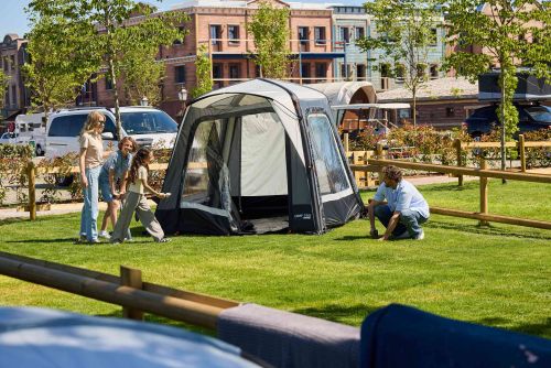 Familie auf Camping Zeltplatz 